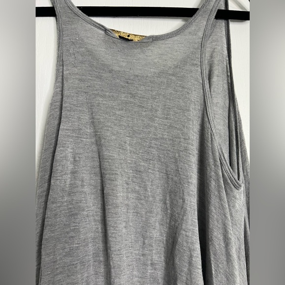 KAIN LABEL Pocket Tee with draped pocket and long sides. - Picture 4 of 11